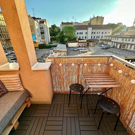 Bright And Central Suite With A Balcony Brno Exterior photo